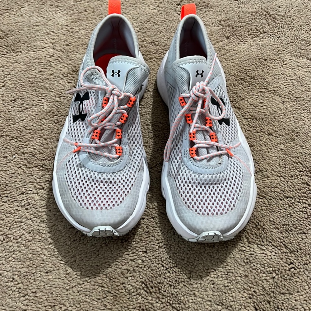 Size 6 women under armour fishing shoes